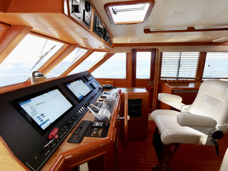 Slide: The Image of Offshore 62 Pilothouse 2000 - 40