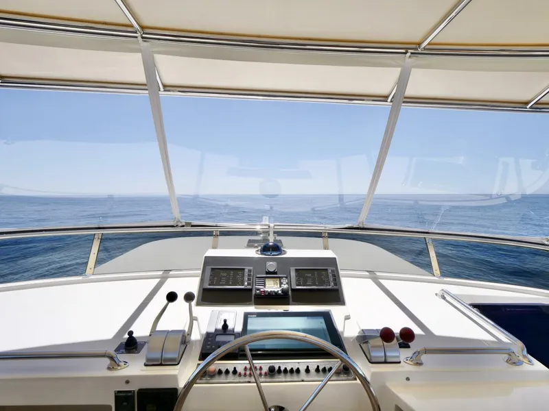 Slide: The Image of Offshore 62 Pilothouse 2000 - 43