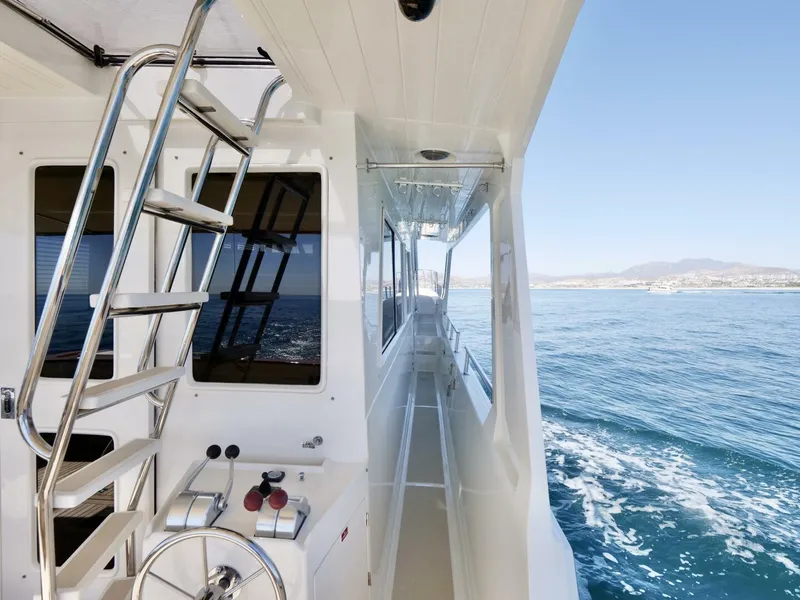 Slide: The Image of Offshore 62 Pilothouse 2000 - 49