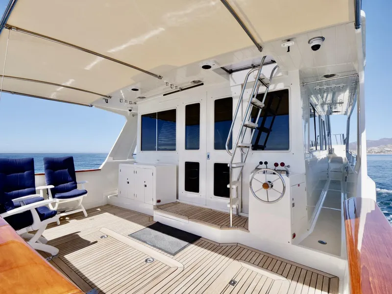 Slide: The Image of Offshore 62 Pilothouse 2000 - 5