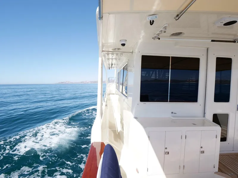 Slide: The Image of Offshore 62 Pilothouse 2000 - 50