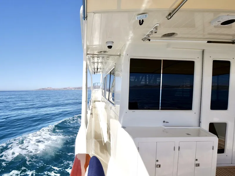 Slide: The Image of Offshore 62 Pilothouse 2000 - 51