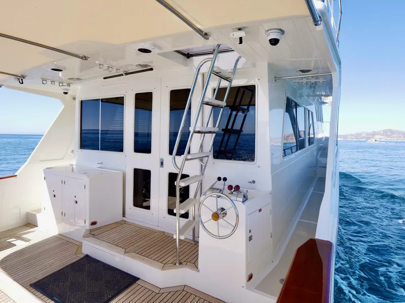 Slide: The Image of Offshore 62 Pilothouse 2000 - 52