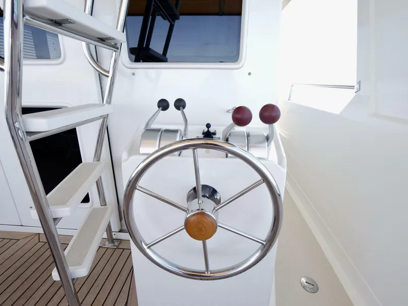 Slide: The Image of Offshore 62 Pilothouse 2000 - 53