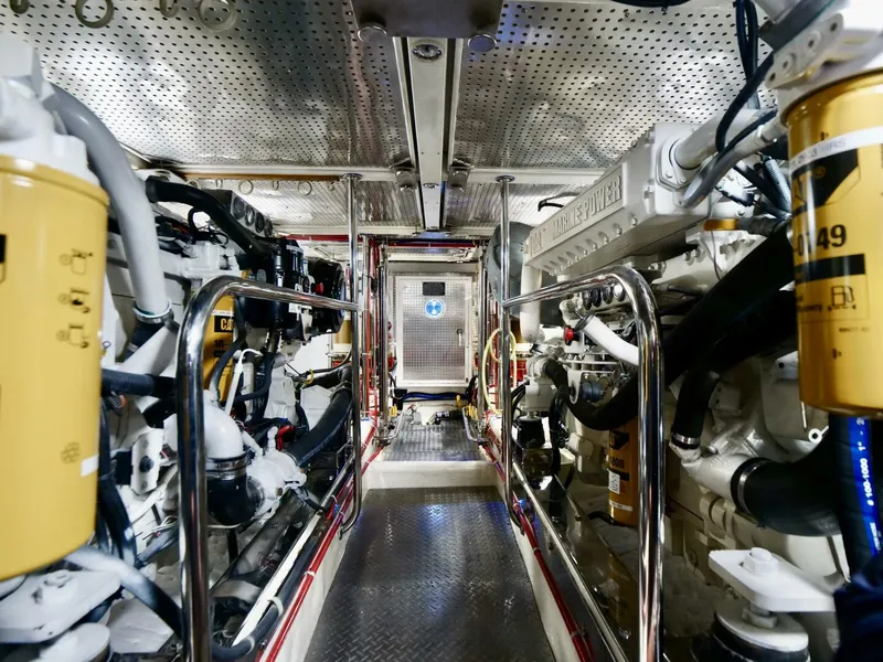 Slide: The Image of Offshore 62 Pilothouse 2000 - 54