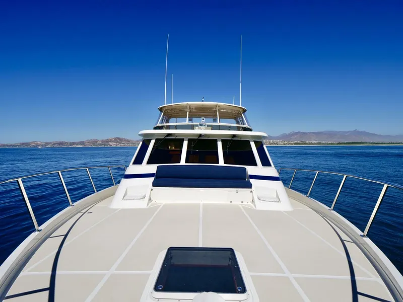 Slide: The Image of Offshore 62 Pilothouse 2000 - 61