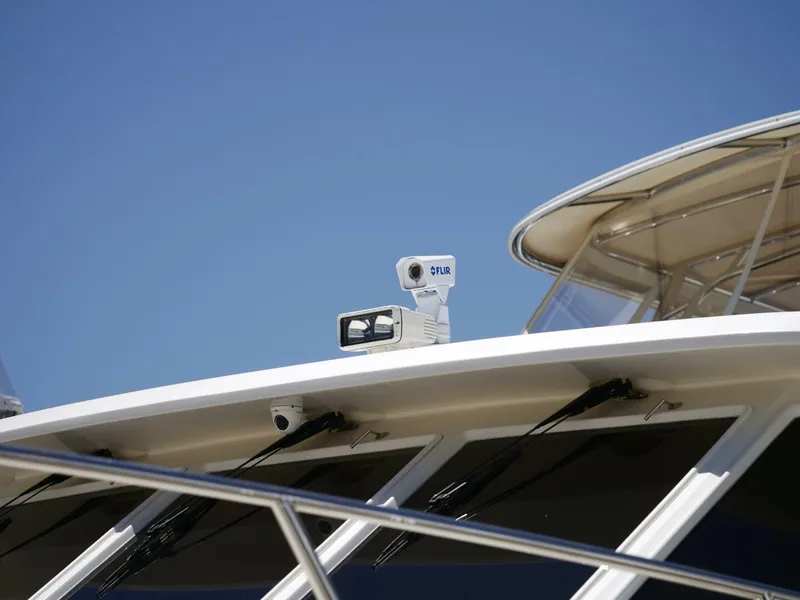 Slide: The Image of Offshore 62 Pilothouse 2000 - 70