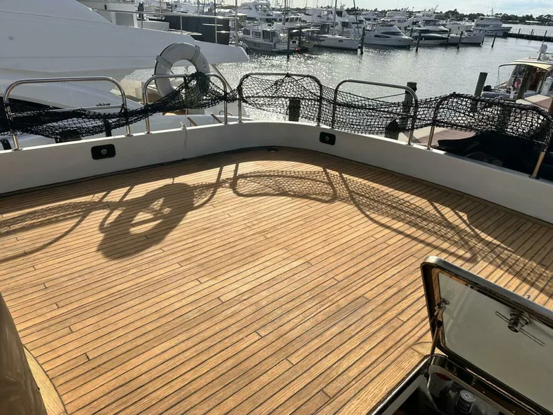 Slide: The Image of Azimut 1999 - 15