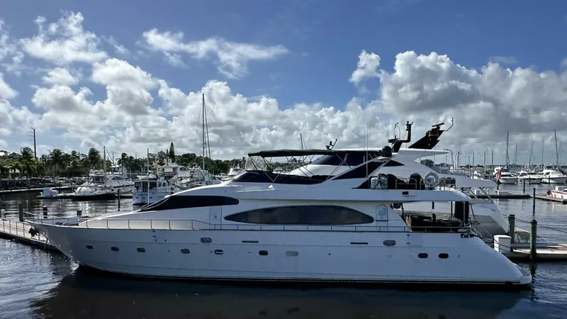 Slide: The Image of Azimut 1999 - 18