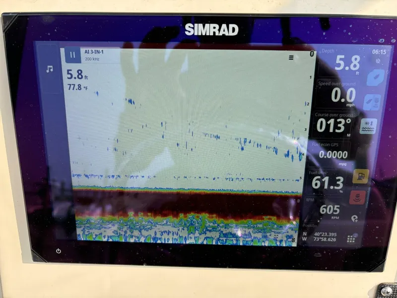 Slide: The Image of Boston Whaler 250 Dauntless 2023 - 17