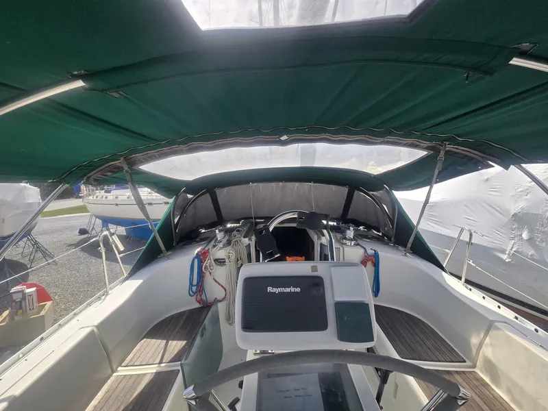 Slide: The Image of Beneteau Oceanis 351 1996 - 15