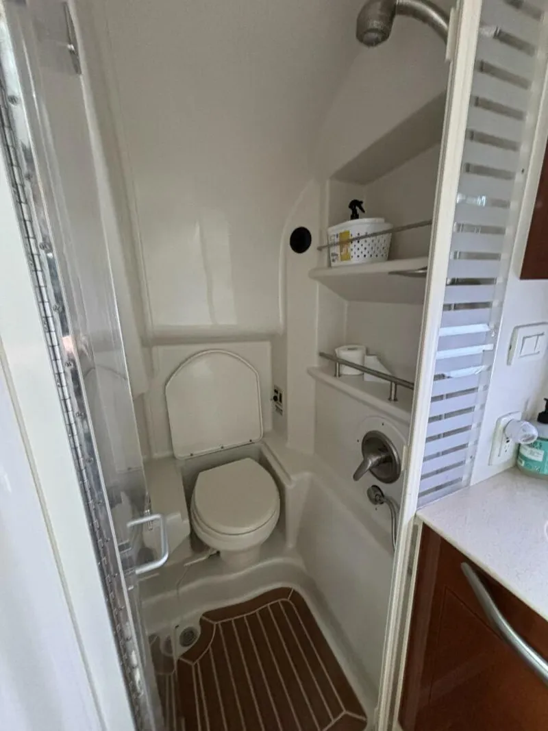 Slide: The Image of Sea Ray SUNDANCER 350 2009 - 42