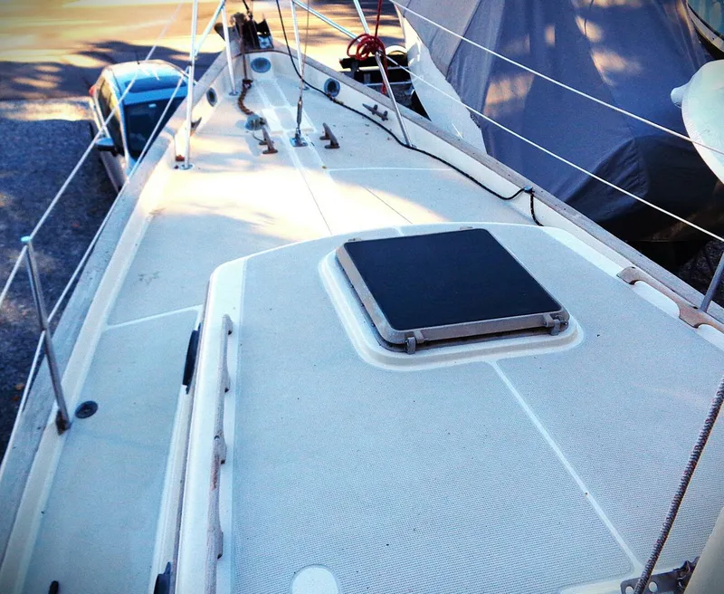 Slide: The Image of Pacific Seacraft 37 1983 - 12