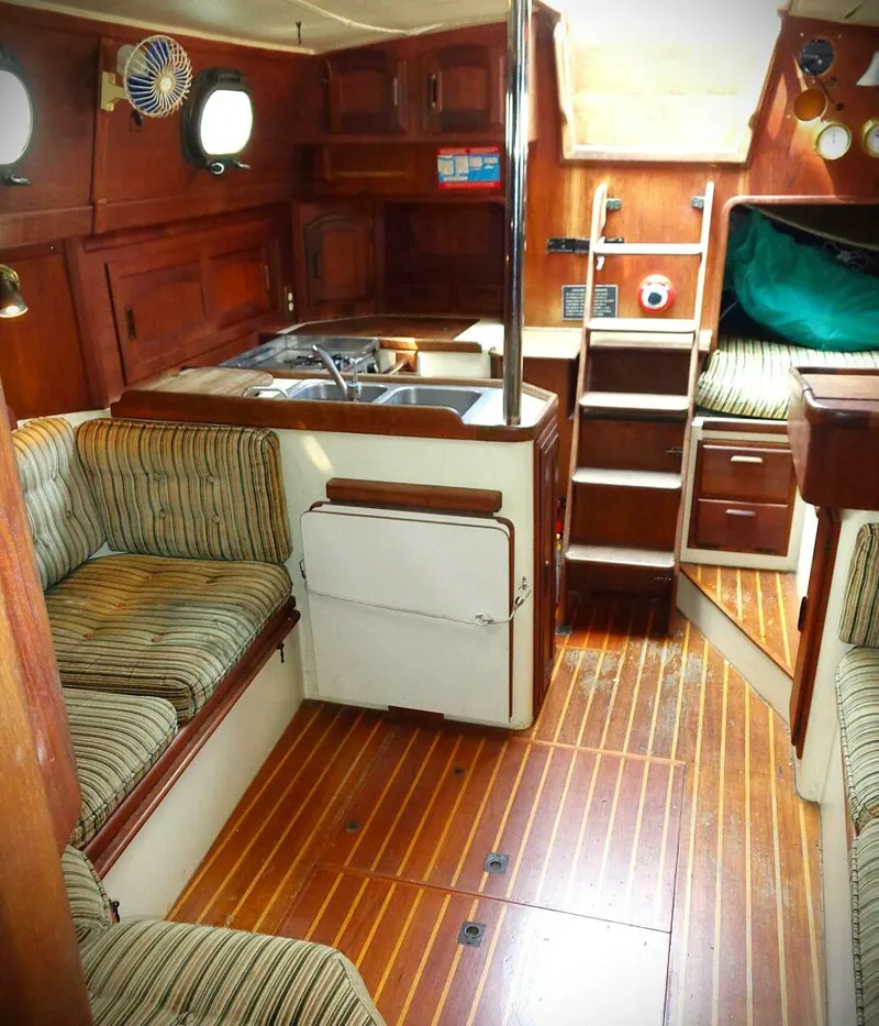 Slide: The Image of Pacific Seacraft 37 1983 - 2