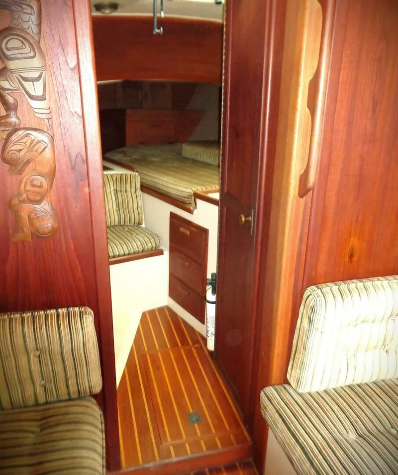 Slide: The Image of Pacific Seacraft 37 1983 - 4