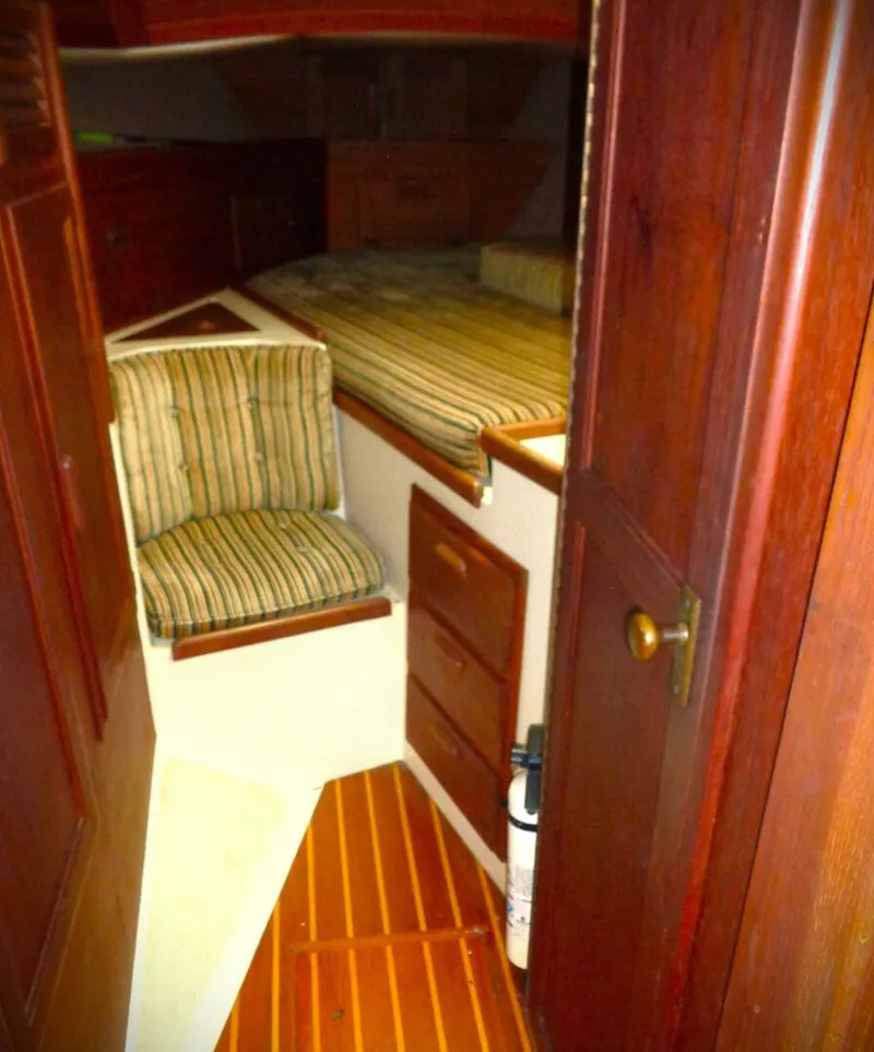 Slide: The Image of Pacific Seacraft 37 1983 - 5