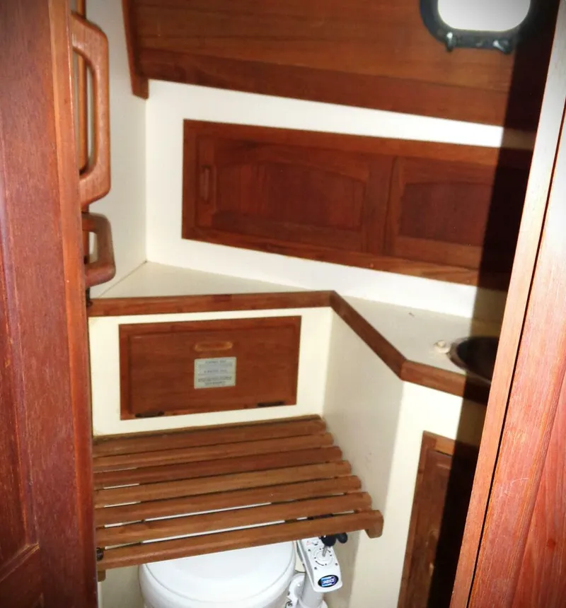 Slide: The Image of Pacific Seacraft 37 1983 - 6