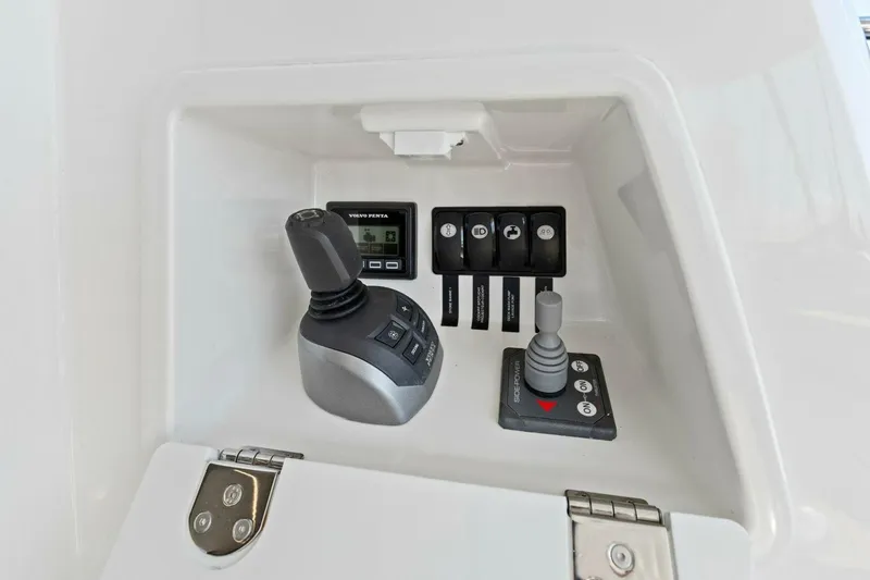 Slide: The Image of Prestige 460 Flybridge 2022 - 10