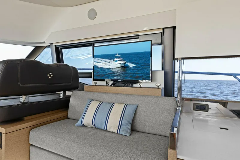 Slide: The Image of Prestige 460 Flybridge 2022 - 14