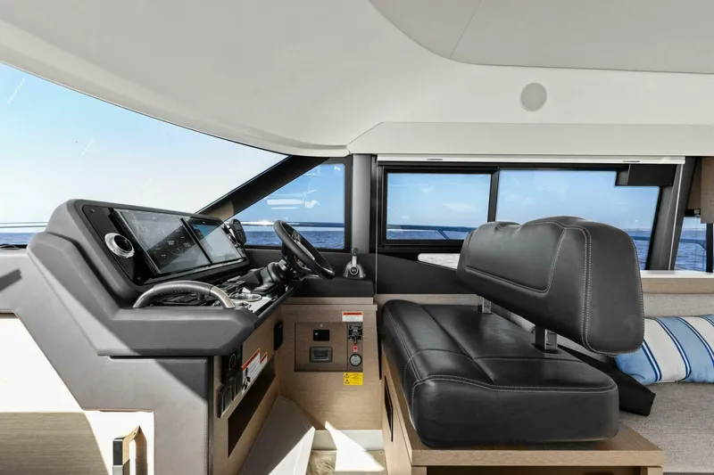 Slide: The Image of Prestige 460 Flybridge 2022 - 20
