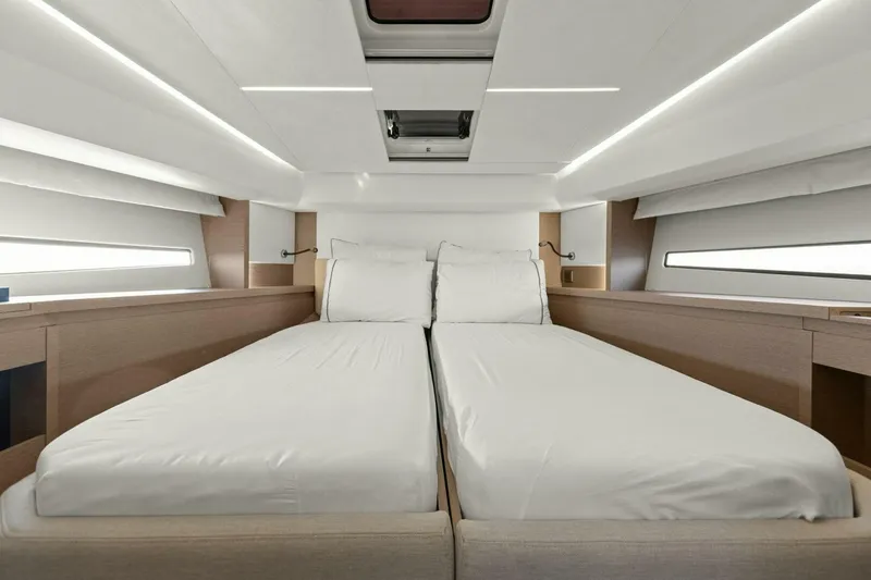 Slide: The Image of Prestige 460 Flybridge 2022 - 32