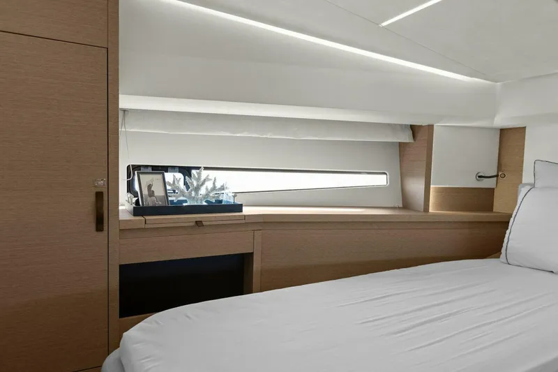 Slide: The Image of Prestige 460 Flybridge 2022 - 34