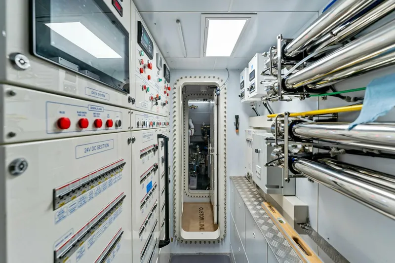 Slide: The Image of Custom Navetta 33 2024 - 104
