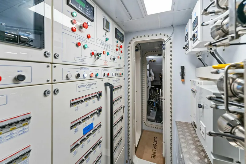 Slide: The Image of Custom Navetta 33 2024 - 105