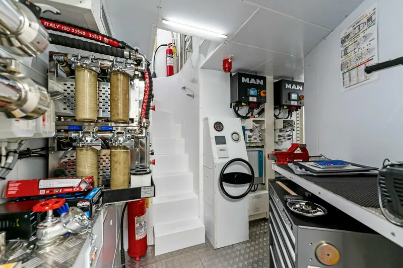 Slide: The Image of Custom Navetta 33 2024 - 108