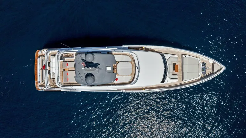 Slide: The Image of Custom Navetta 33 2024 - 15