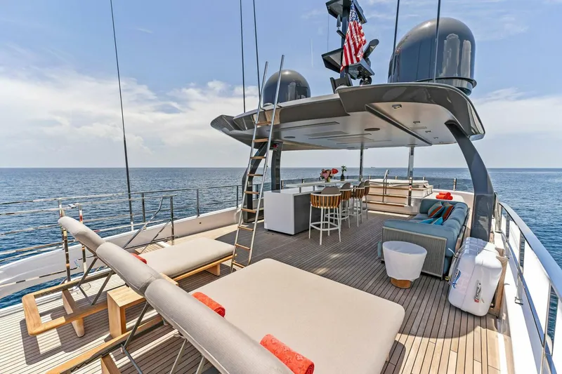 Slide: The Image of Custom Navetta 33 2024 - 16