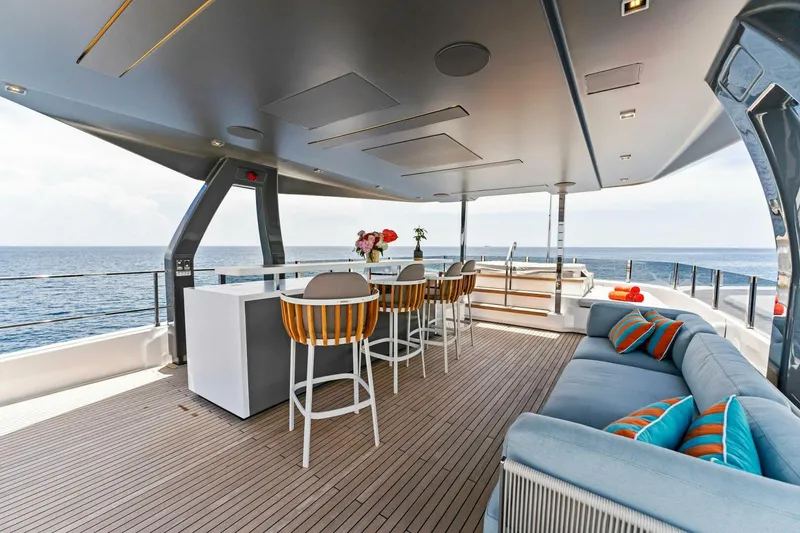 Slide: The Image of Custom Navetta 33 2024 - 19