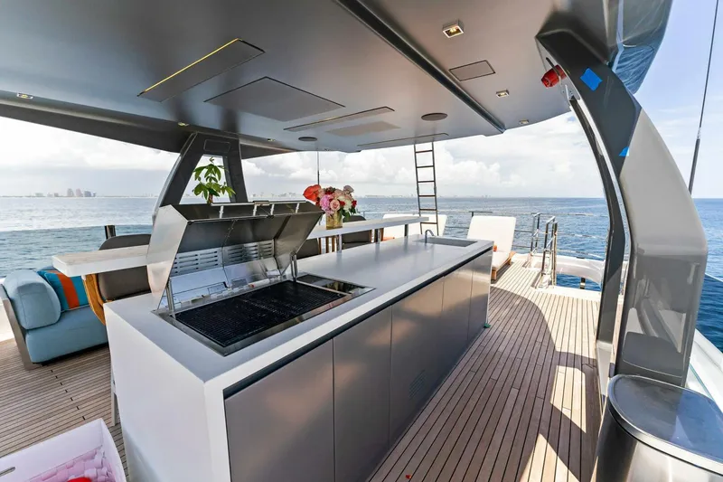Slide: The Image of Custom Navetta 33 2024 - 23