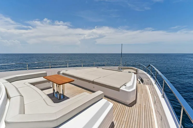Slide: The Image of Custom Navetta 33 2024 - 25