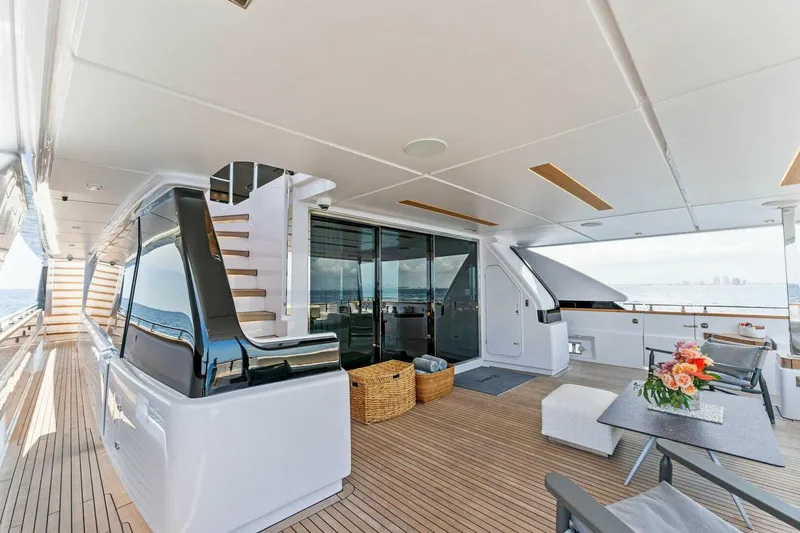 Slide: The Image of Custom Navetta 33 2024 - 29