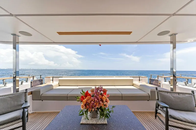 Slide: The Image of Custom Navetta 33 2024 - 32