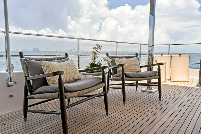 Slide: The Image of Custom Navetta 33 2024 - 42