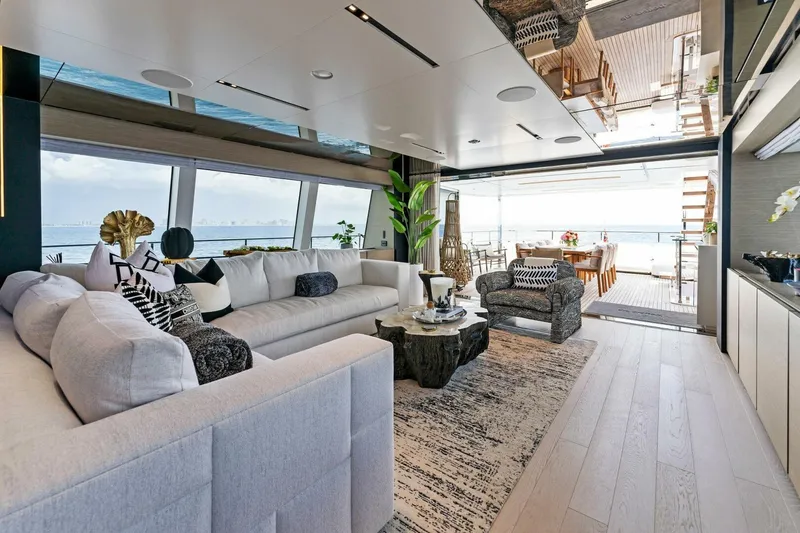 Slide: The Image of Custom Navetta 33 2024 - 45