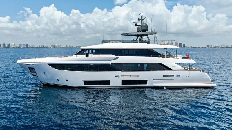 Slide: The Image of Custom Navetta 33 2024 - 5