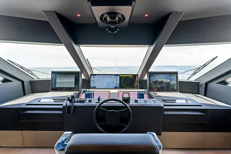 Slide: The Image of Custom Navetta 33 2024 - 50