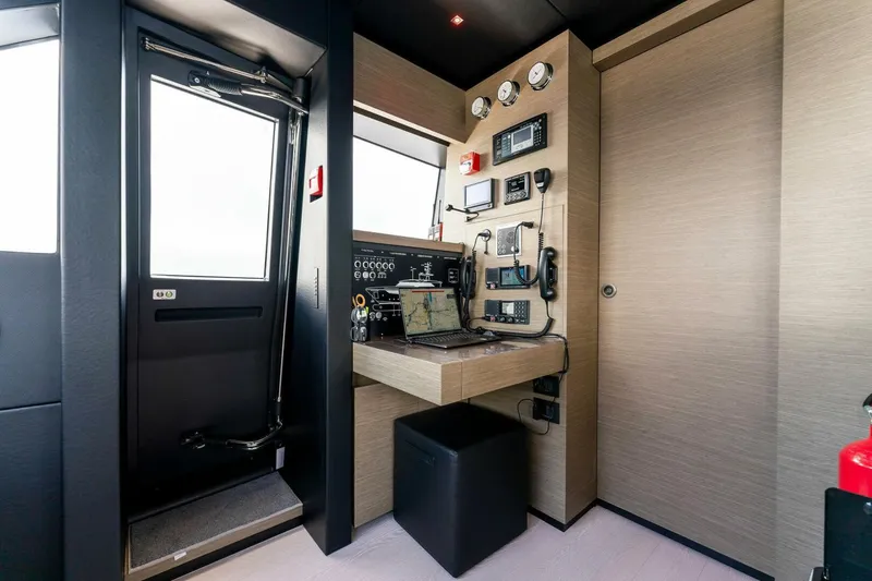 Slide: The Image of Custom Navetta 33 2024 - 53