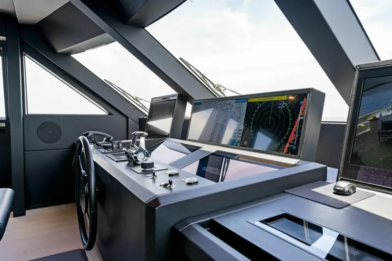 Slide: The Image of Custom Navetta 33 2024 - 54