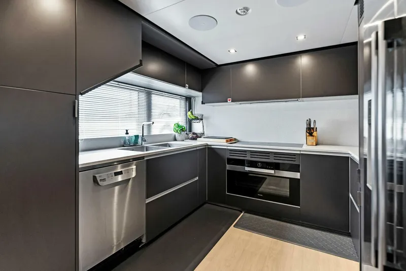 Slide: The Image of Custom Navetta 33 2024 - 66