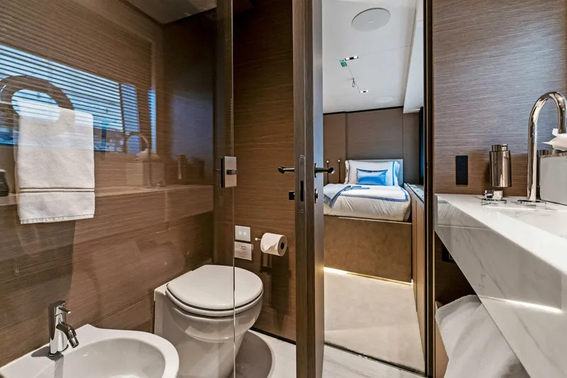 Slide: The Image of Custom Navetta 33 2024 - 91