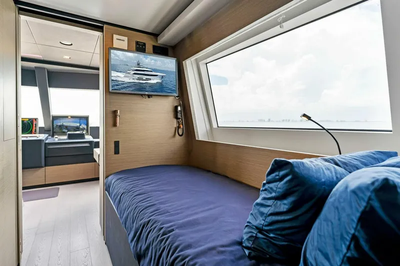 Slide: The Image of Custom Navetta 33 2024 - 93