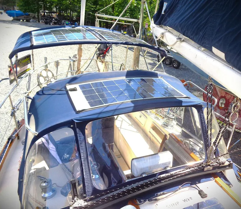 Slide: The Image of Pacific Seacraft 37 1995 - 12