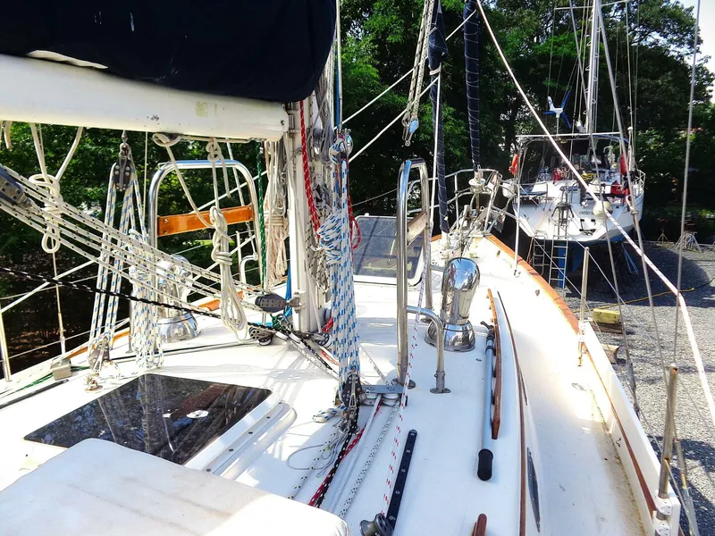 Slide: The Image of Pacific Seacraft 37 1995 - 13