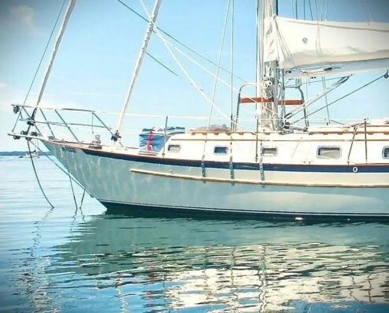 Slide: The Image of Pacific Seacraft 37 1995 - 17