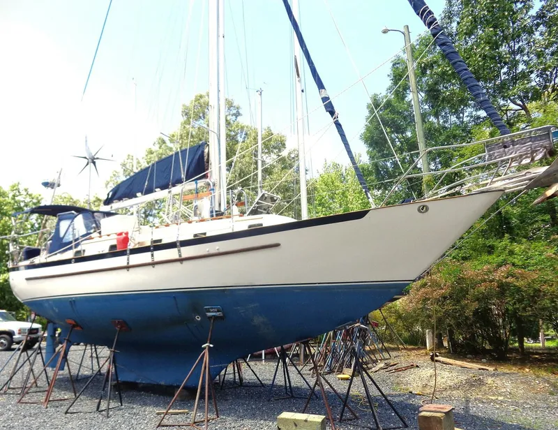 Slide: The Image of Pacific Seacraft 37 1995 - 18
