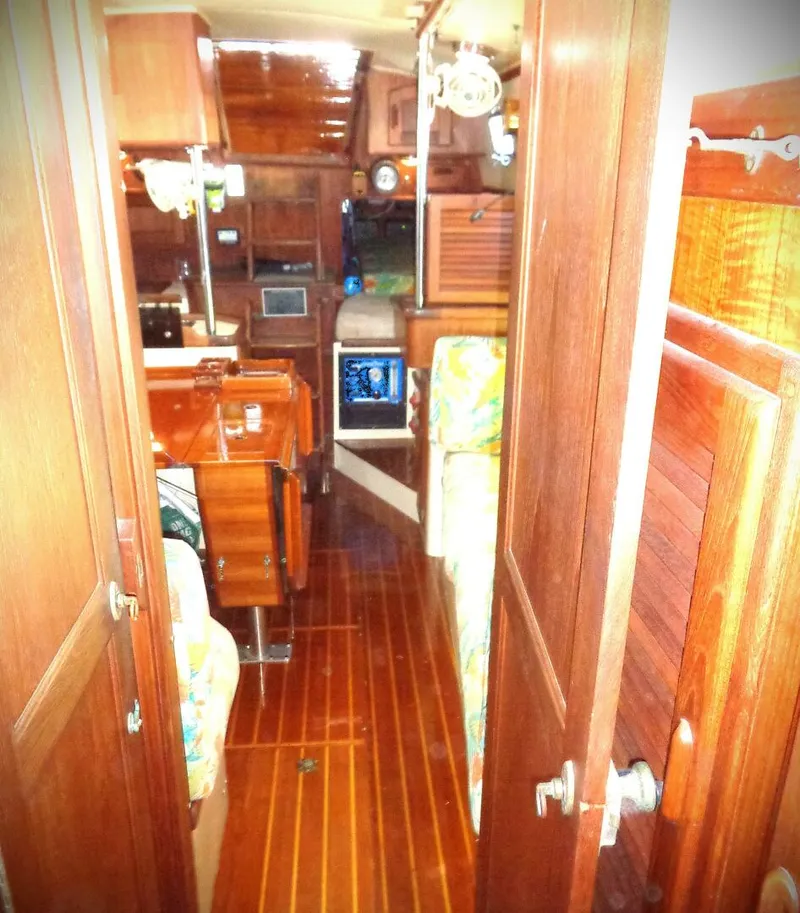 Slide: The Image of Pacific Seacraft 37 1995 - 3